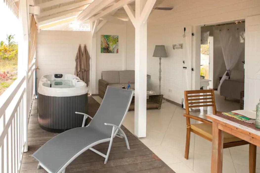 Bungalow Vanille Pacane Vue Mer avec Spa Privé Les Trois-Ilets Esterno foto